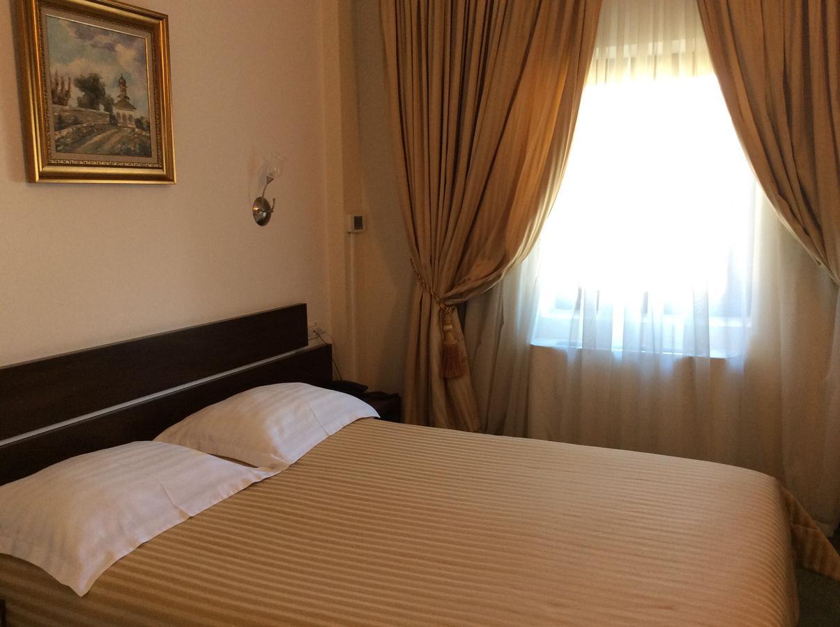 Hotel Kilometrul Zero Dragasani Extérieur photo